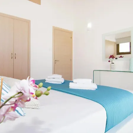 Villa Ayia Thekla Sleeps 4 With Pool And Air Con *