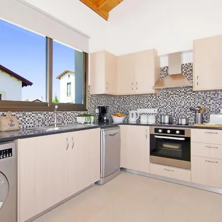 Ayia Thekla Sleeps 4 With Pool And Air Con Villa